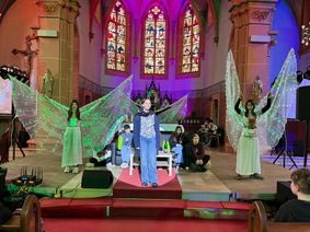 Mit Songs, Tanz und Schauspiel begeisterte die Musical-AG der Realschule plus FOS Kaisersesch bei ihrem Gastspiel in der Kirche in Masburg das Publikum.