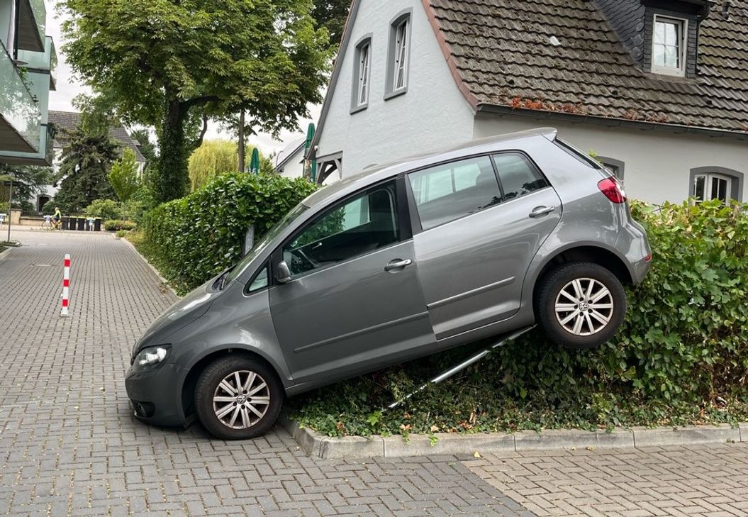 Gaspedal und Bremse verwechselt - 84-Jährige bei Unfall verletzt