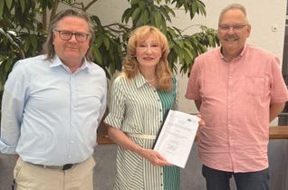 Prof. Dr. Johannes Wirth, Dagmar Hilden-Kuntz und Prof. Dr. Klaus Helling nach Verteidigung der Masterthesis.