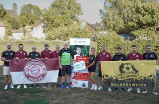 Die Vorstände der teilnehmenden Vereien freuen sich über das tolle Ergebnis: (v.l.) Kevin Tilkes, Stefan Plein, Harald Gasper, Thomas Krämer, Willi Schlöder, Rudolf Rinnen, Olga Steinert, Michael Schlöder; Dennis Hargarten, Simon Gabler, Torsten Engler