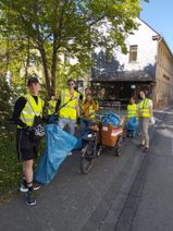 Helferinnen und Helfer beim Aufräumtag im vergangenen Jahr.