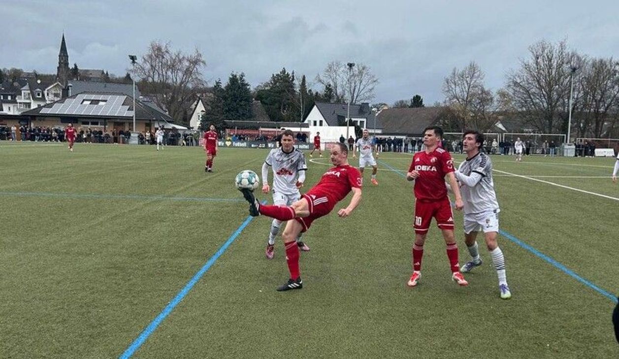 1:2 unterlagen die Mendiger den Roten aus Rübenach und stehen nun voll im Abstiegskampf.