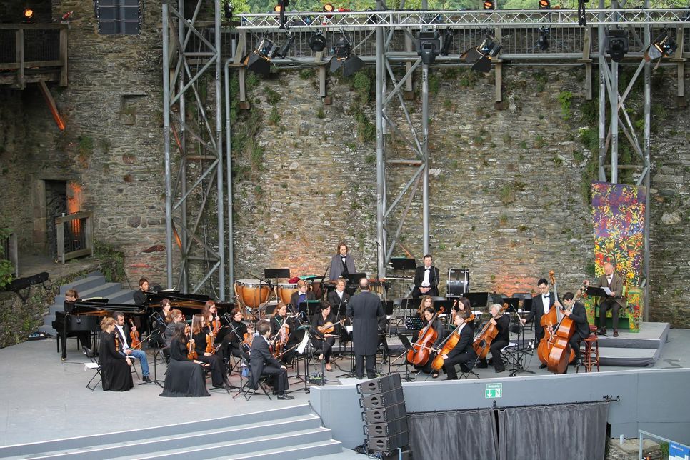 Feinsinnige Musiker mit Herz: Die Mitglieder der Französischen Kammerphilharmonie bei ihrem Festival-Konzert auf der Monschauer Burg.