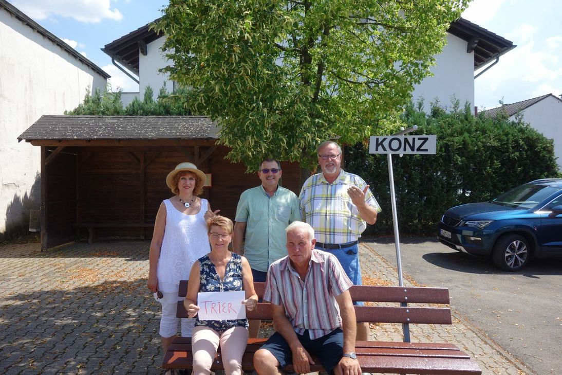 Die Mitfahrbänke in Krettnach, Obermennig und Niedermennig sollen die Bürger mobiler machen. Foto: Dieter Klever