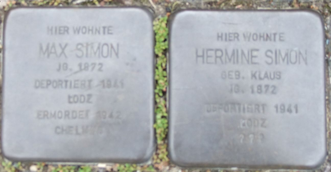 16 Stolpersteine (Foto unten) in Thalfangs Straßen erinnern an die Nazi-Zeit. Foto: Fischer