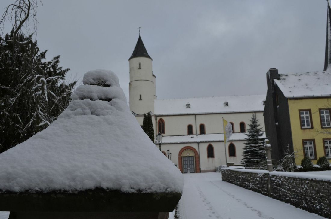 Malerische Ansicht vom Kloster Steinfeld.
