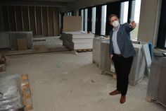 Bei einem Rundgang durch den Rohbau informierte Landrat Markus Ramers über die künftige Leitstelle des Kreises Euskirchen. Foto: Scholl