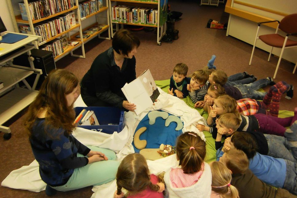 Vorlesestunden gehören mit zu dem vielfältigen Angebot, das die Mitarbeiterinnen der Stadtbücherei Boppard zur Leseförderung organisieren. Fotos: Stadtbücherei