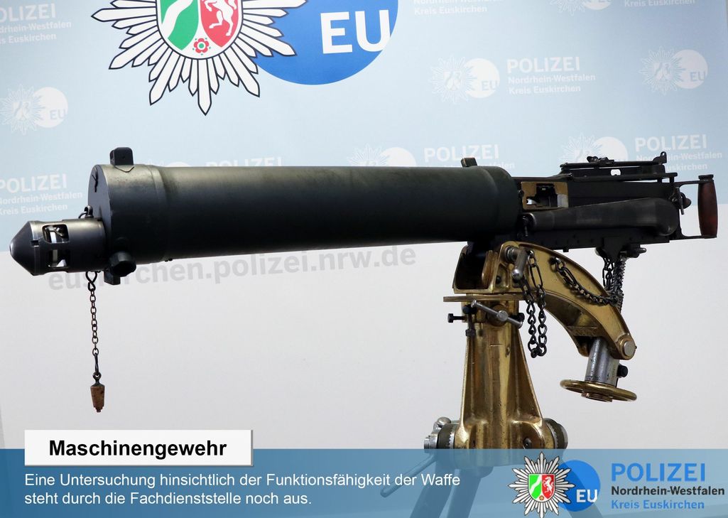 Ob das Maschinengewehr funktionstüchtig ist, sollen Experten herausfinden. Foto: Kreispolizeibehörde Euskirchen.