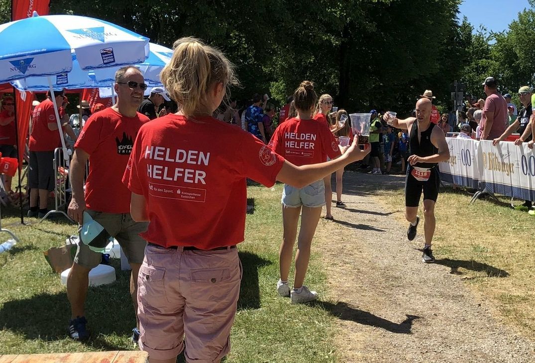 Für den »Eifel Hero«-Triathlon werden Helfer gesucht.