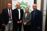 v.l.: Michael Maxheim, Sportkreisvorsitzender Trier-Stadt und Vizepräsident des Sportbundes Rheinland. Marco Marzi, Vorsitzender Stadtsportverband Trier,
Britta Weizenegger, Bürgermeisterin und Sozialdezernentin der Stadt Trier
Bernd Michels, Vorsitzender des Polizeisportvereins Trier 1926 e.V. seit 1998
