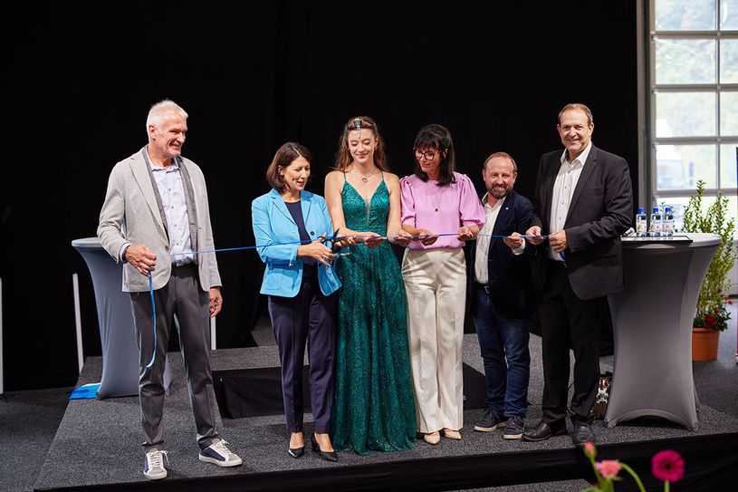 Eröffnung der Intergem 2023 mit Dr. Konrad Henn, Ministerin Daniela Schmitt, der Deutschen Edelsteinkönigin Cécile Elligsen, Rouven Voigt und Oberbürgermeister Frank Frühauf.