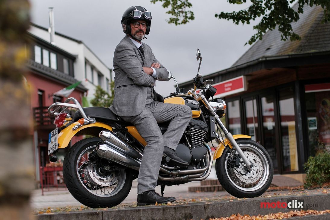 Dabei kam er mit vielen Menschen ins Gespräch und konnte viele Flyer verteilen. Foto: motoclix.com