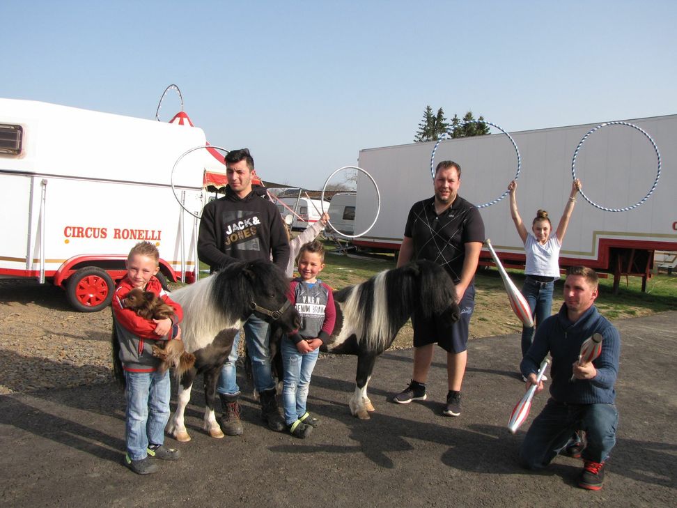 Sie macht wieder Zirkus: Familie Trumpf lädt ins Zirkuszelt am Schmidter Schützenhof. Foto: Lauscher