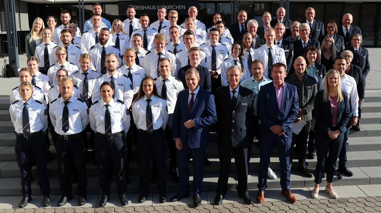 Am 1. September sind 42 neue Polizeibeamtinnen und Polizeibeamte für den Kreis Euskirchen  begrüßt worden.