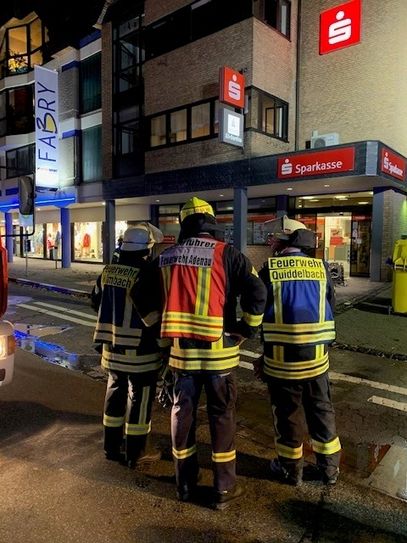 Einsatzbesprechung. Foto: FFW Adenau