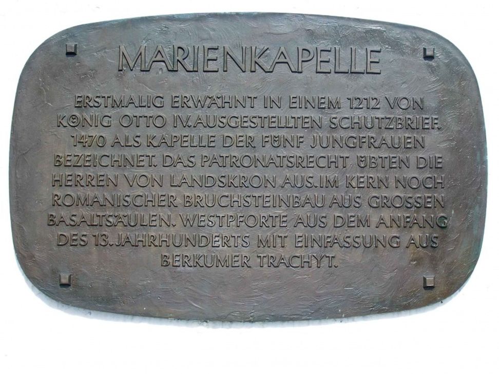 Diese Tafel haben die Diebe von der Wand der Marienkapelle gestohlen. Foto: Anton Simons / AW Wiki