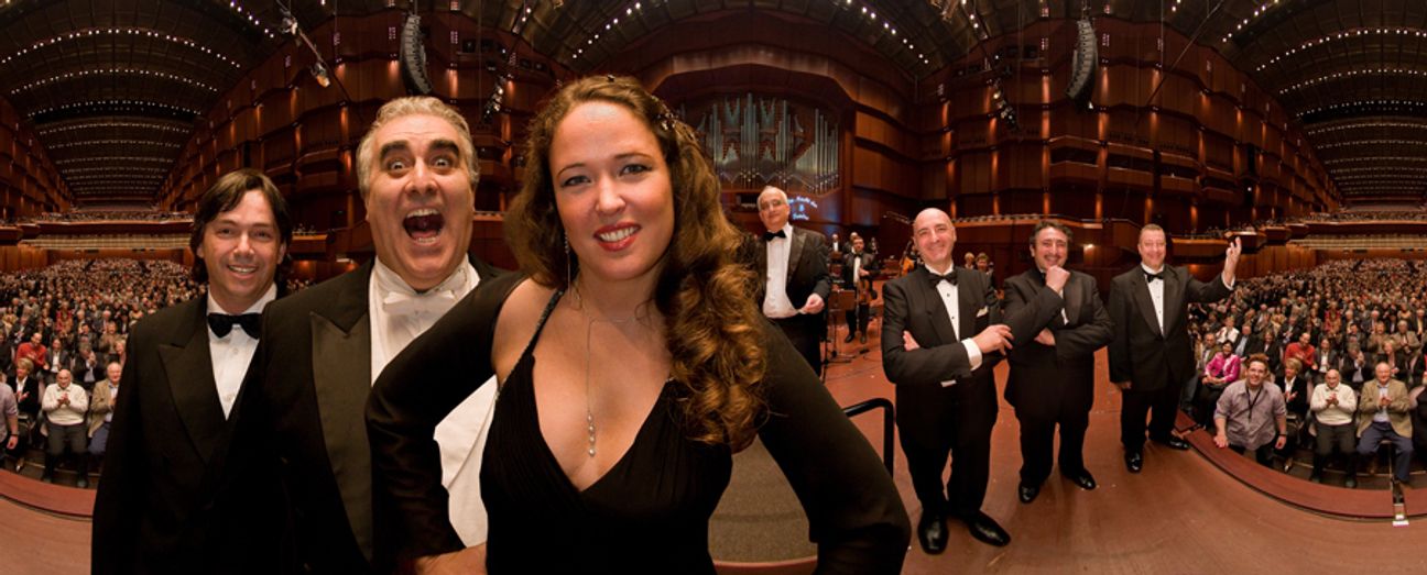 Unterstützung erhalten Orchester und Tenöre von Andrea Hörkens. Die europaweit gefragte Sopranistin führt moderierend durch die Gala-Veranstaltung und avanciert mit ihrer charmanten, liebenswerten Art zum Publikumsliebling. Foto: Veranstalter