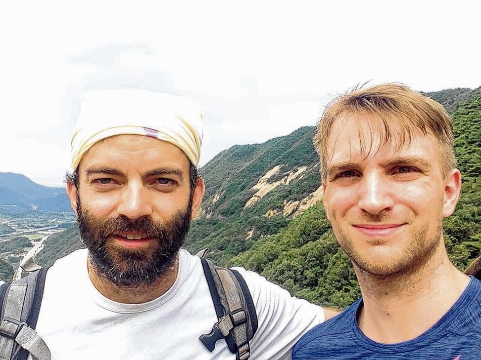 Mario Rüttgers und Schulfreund Sebastian Milz auf einer Radtour quer durchs Land.