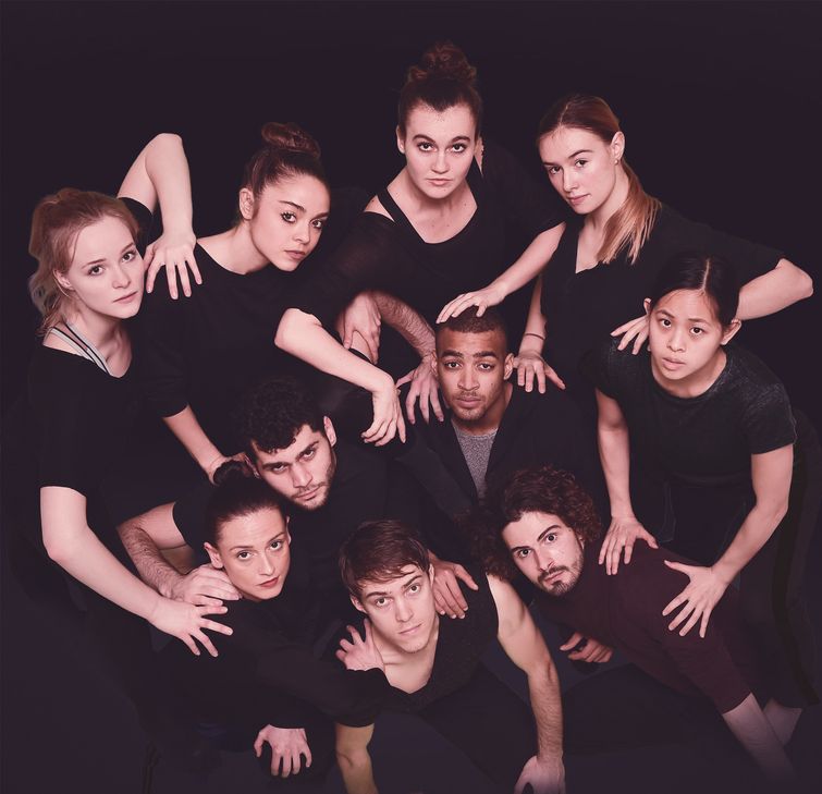 Tänzerinnen und Tänzern des Ballettensembles. Foto: Martin Kaufhold