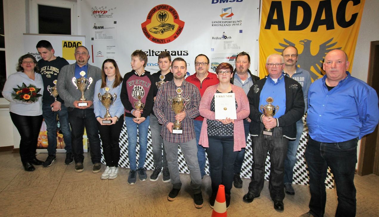 Alle Geehrten sowie 1. Vorsitzende Ottmar Sailler (rechts). Foto: MSV Osann-Monzel