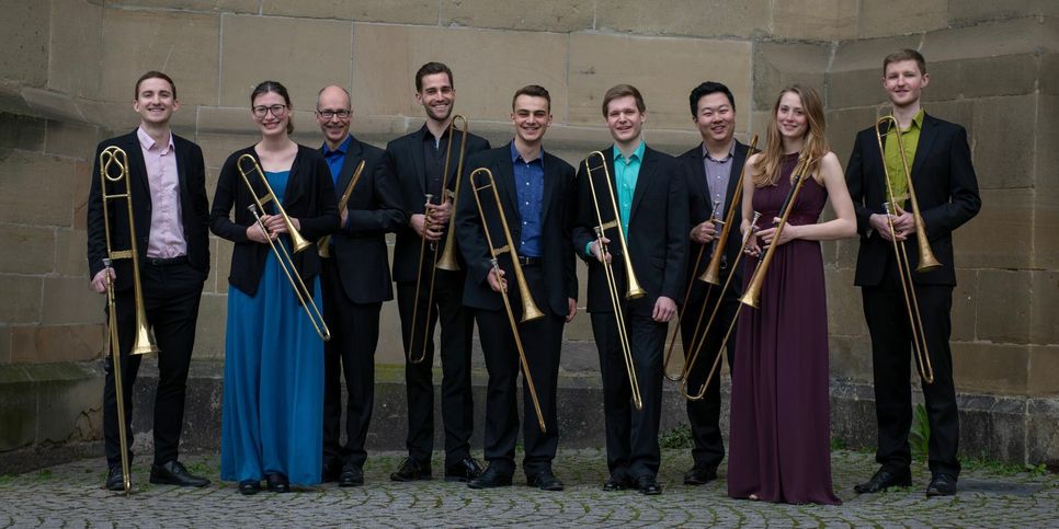 Das Stuttgarter Posaunen Consort spielt in der St. Jakobus Kirche in Birkenfeld.