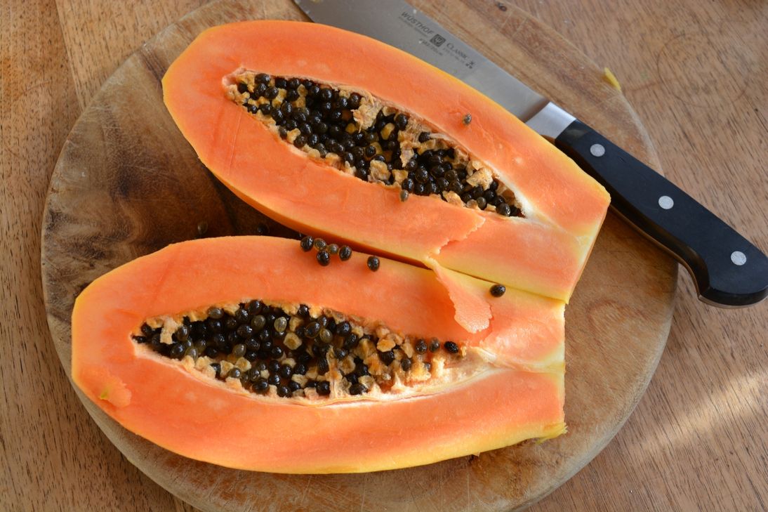 Abwechslung am Wochenende: heute gibt es statt Müsli ein Papayafrühstück