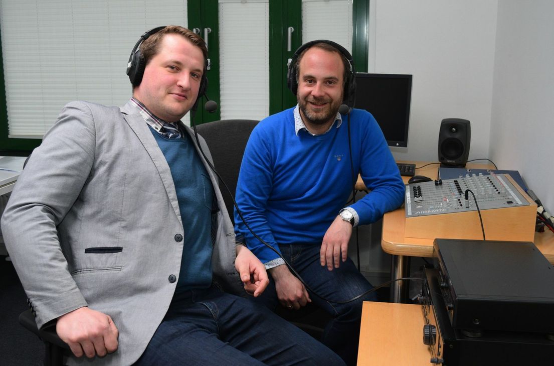 Filmfans, Theologen und Podcast-Macher: Uwe Reckzeh (li.) und Fabian Apel (re.) veröffentlichen seit rund einem Jahr regelmäßig den Podcast »Popcornpilger«. Foto: Scholl