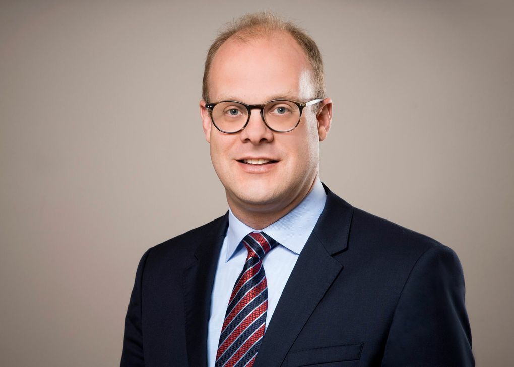 Notar Dirk Piegsa aus Zülpich referiert auf der dritten Immobilienmesse.