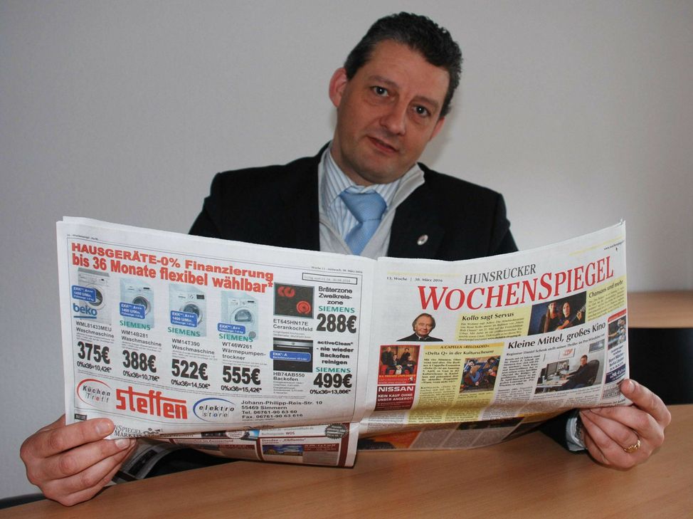 Der WochenSpiegel ist für Mark C. Lewis auch heute noch regelmäßig Pflichtlektüre. Seine Mutter versorgt ihn stets mit den aktuellen Ausgaben. Foto: Bomba