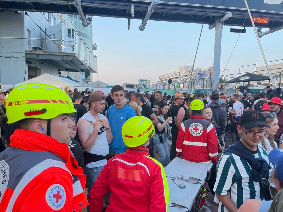 Hunderte Rettungskräfte von DRK, Feuerwehr und Polizei waren auf dem Festivalgelände und den Zeltplätzen im Einsatz.