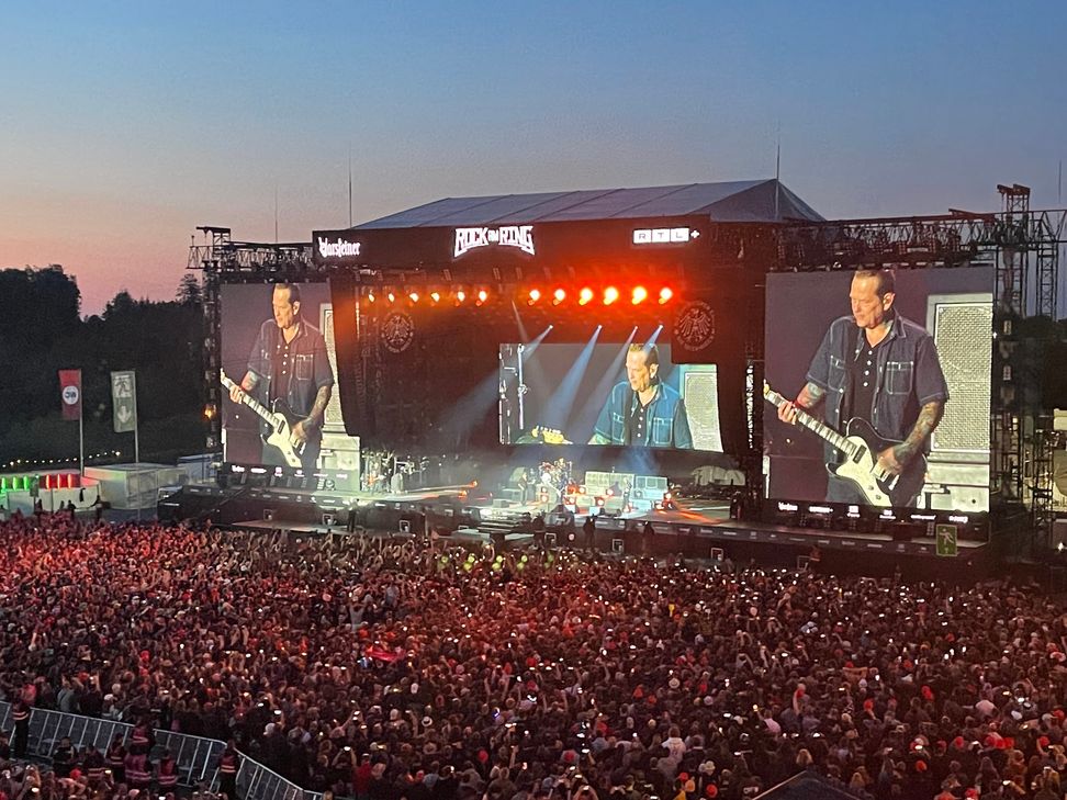 »Die Toten Hosen« traten zum Abschluss des Festivals am Sonntag auf. Die Fans waren begeistert von »Campino« und seiner Band.