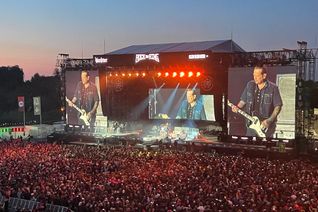 »Die Toten Hosen« traten zum Abschluss des Festivals am Sonntag auf. Die Fans waren begeistert von »Campino« und seiner Band.