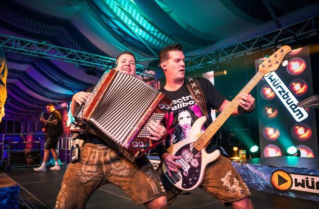 Volles Programm am Hahn: Die Würzbuam stehen beim Oktoberfest-Finale auf der Bühne...