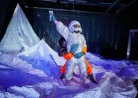 Pfalztheater Kaiserslautern: Josephine Raschke (vorne) und Dennis Bodenbinder