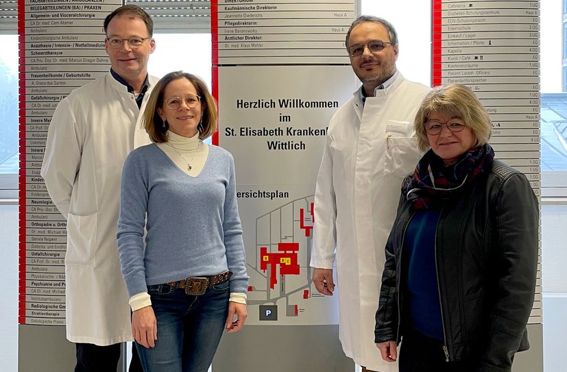(v. links): Dr. med. Klaus Mahler (Ärztlicher Direktor), Jeannette Diederichs (Kfm. Direktorin), Dr. med. (Univ. Belgrad) Miroslav Paripovic (Neuer Chefarzt der Gefäßchirurgie) und Irene Baranowsky (Pflegedirektorin).