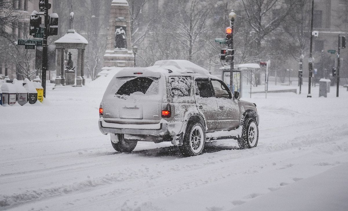 Der ADAC und der Deutsche Wetterdienst melden in den nächsten Tagen eine Kaltwetterfront - in einigen Regionen droht sogar Schneefall.