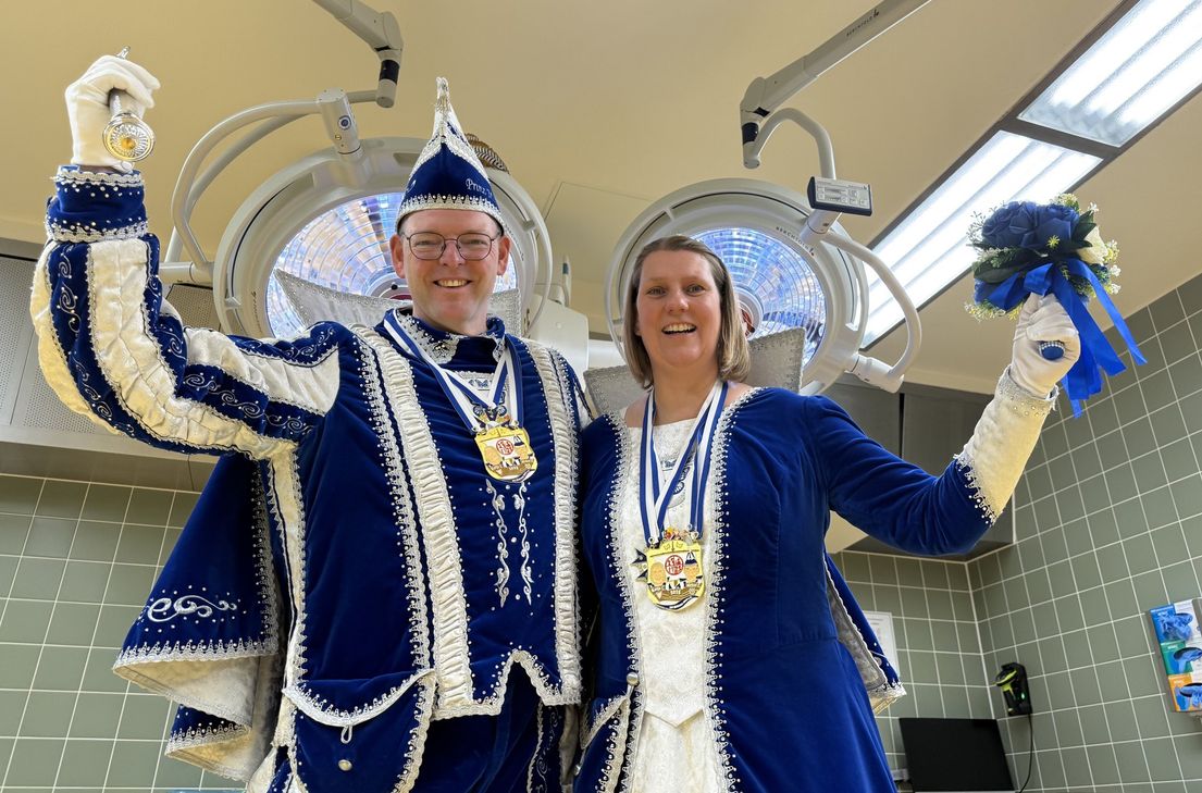 Eifler Urgestein trifft Kieler Sprotte im Operationssaal: Michael II. und Katja I. (Roder) von der KG Biebesse aus Höfen.
