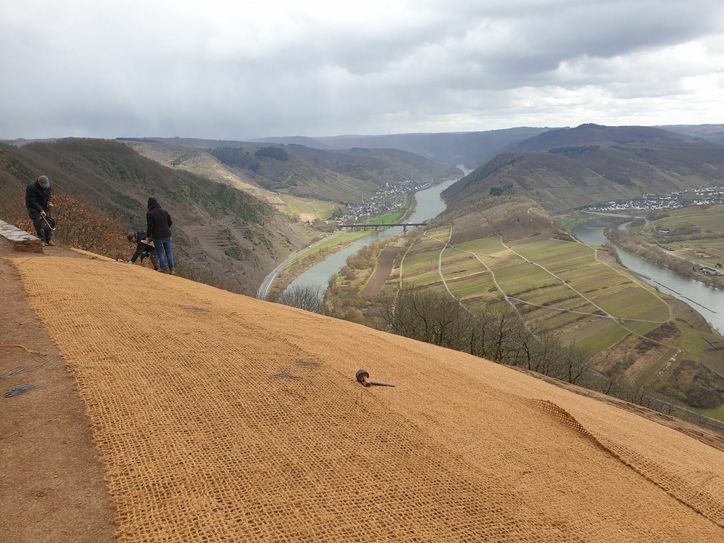 Der Startplatz der Drachen- und Gleitschirmfliegerfreunde Rhein-Mosel-Lahn am Calmont wurde runderneuert.