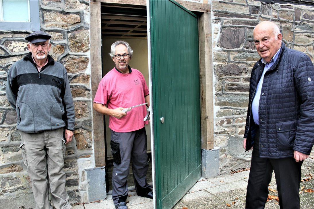 Neue Türen ermöglichen den Besuchern raschen Zugang ins »Wohnzimmer«, wissen (v. l.) Rainer Hülsheger, Thomas Staerk, Manfred Adrian.     Fotos: Günther Sander