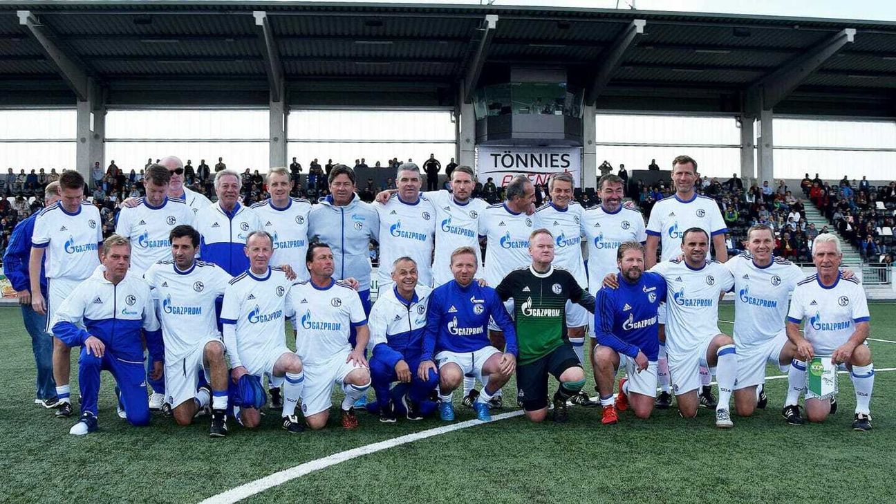 Der Traditionself liegt der FC Schalke 04 am Herzen: Sie tragen den blau-weißen Virus in sich und bringen den Mythos gerne ins ganze Land hinaus - nun auch nach Mützenich.