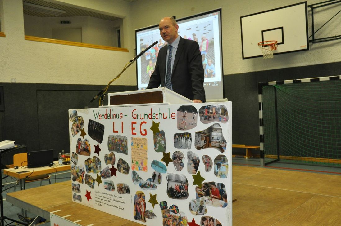 Aller Protest - hier Ortsbürgermeister Heinz Zilles bei einer Veranstaltung im Hunsrückort - hat nichts geholfen.