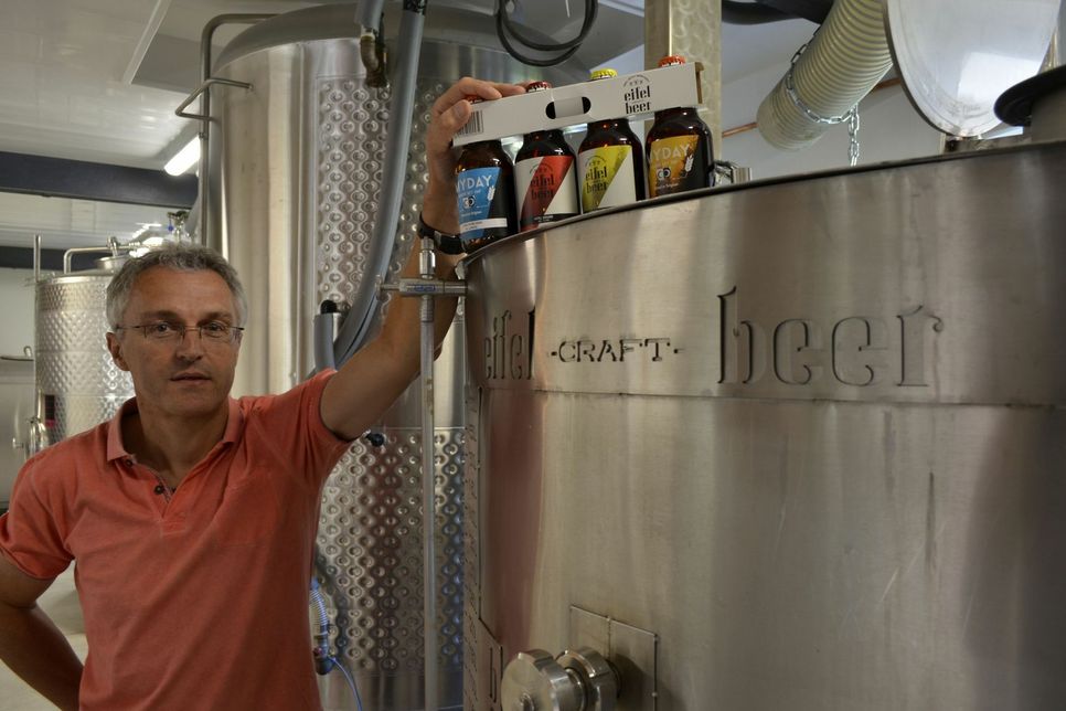 In einem ehemaligen Wirtschaftsgebäude der Domaine Berterath, die Stefan Fank vor dem Verfall rettete, wird seit einigen Wochen das »Eifel Craft Beer« gebraut.  mn-Fotos