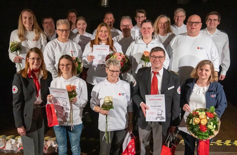 Insgesamt 26 DRKler wurden für ihr langjähriges Engagement ausgezeichnet.