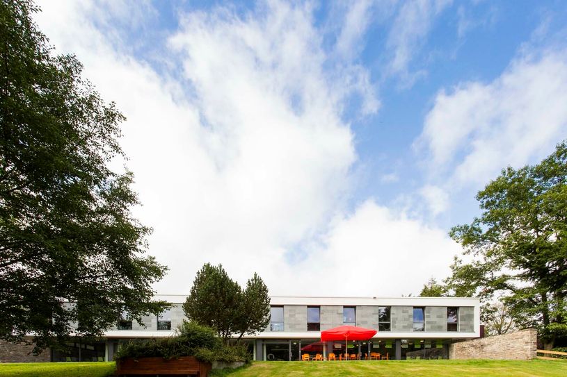 Jedes der 128 Zimmer ist hell und modern eingerichtet und verfügt über ein eigenes Badezimmer.  Fotos: DJH