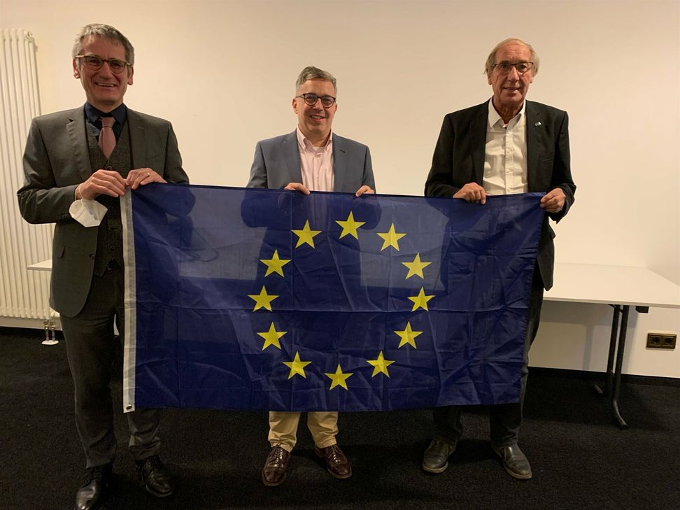 SPD-Regionalvorsitzender Hendrik Hering (l.) mit den Europapolitikern Karsten Lucke und Norbert Neuser (r.).