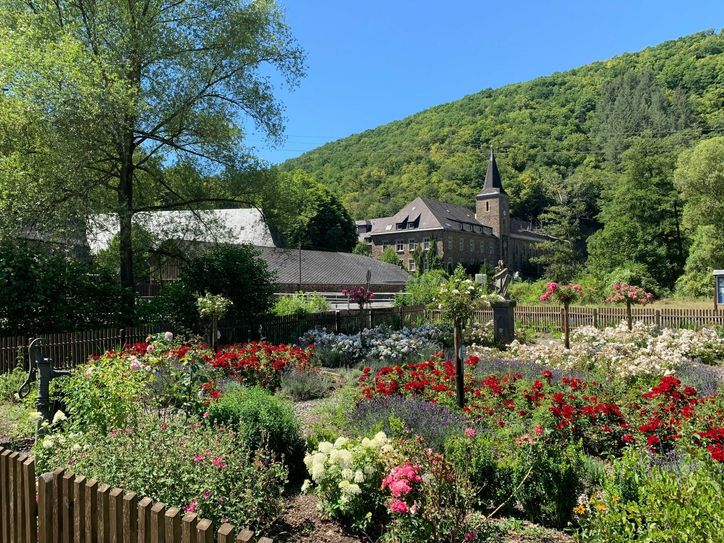 Das Kloster Maria Engelport liegt im wildromantischen Flaumbachtal.