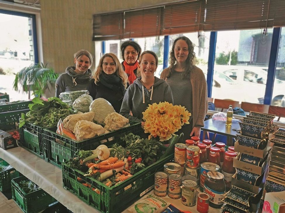 Die Essensretter verschenken Lebensmittel, die sonst weggeworfen werden. Da coronabedingt aktuell ihre Aktion ruht, geben sie die verwertbaren Speisen an die Monschauer Tafel weiter. Foto: Archiv