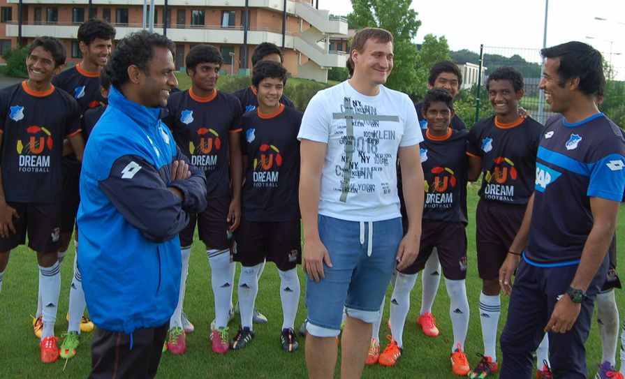 Dauergäste begrüßt Fabian Ewertz derzeit aus Indien. Talente aus dem Subkontinent sollen sich im Land des amtierenden Weltmeisters weiterentwickeln.                         Foto: Arens