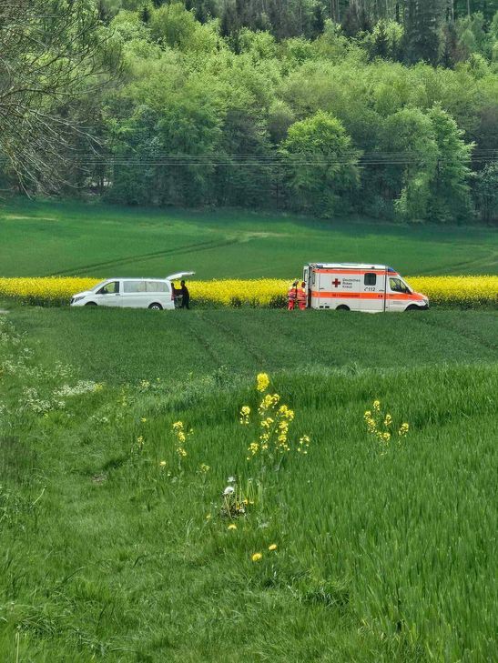 Bei einem Unfall auf der L 98 ist ein Motorradfahrer uns Leben gekommen.